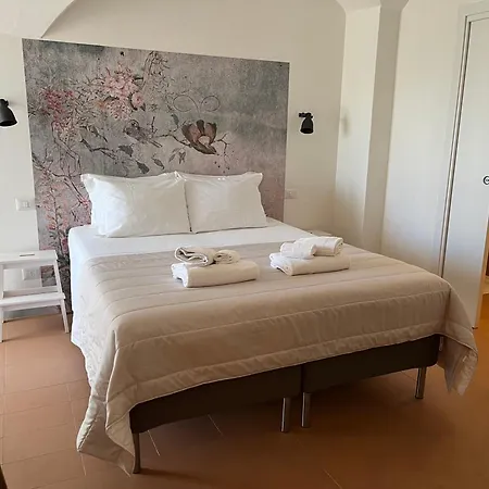 Dimora Di Dante לינה וארוחת בוקר 4*