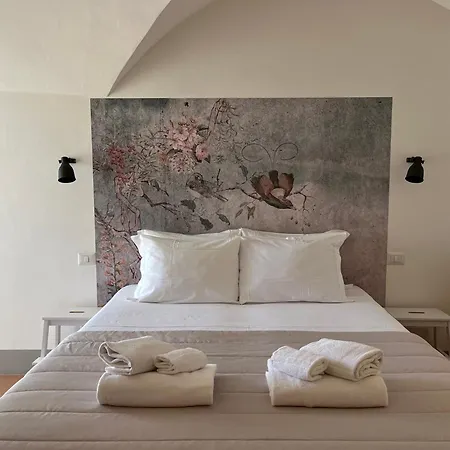 לינה וארוחת בוקר Dimora Di Dante 4*