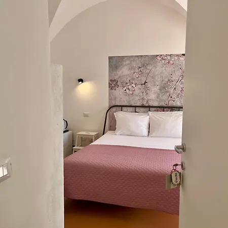 לינה וארוחת בוקר Dimora Di Dante 4*