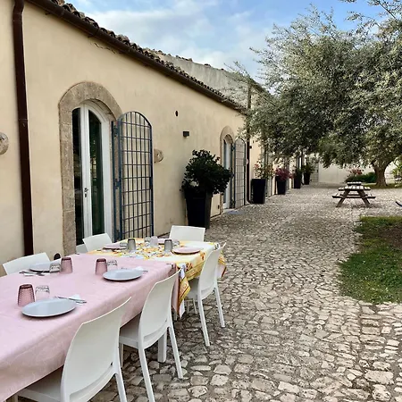 Dimora Di Dante לינה וארוחת בוקר 4*