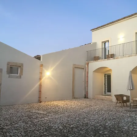 Dimora Di Dante לינה וארוחת בוקר 4*