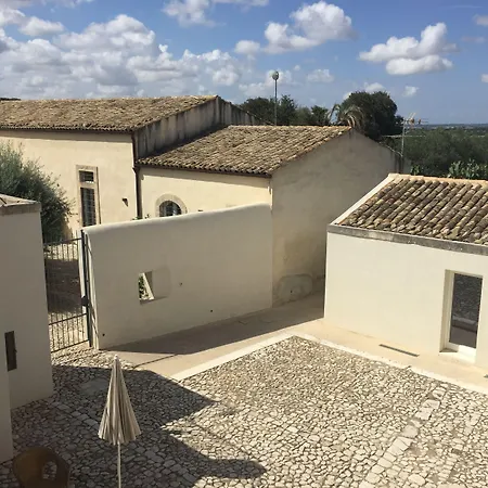 לינה וארוחת בוקר Dimora Di Dante 4*